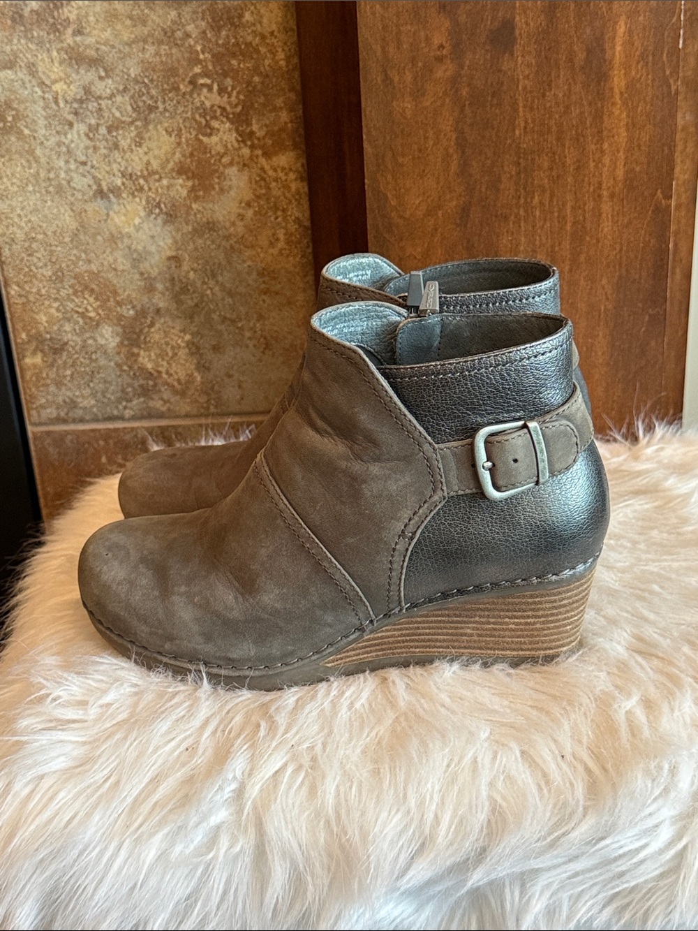 Dansko Women’s 39 Gray Leather Wedge Ankle Boots Buckle Side Zip 8.5 9